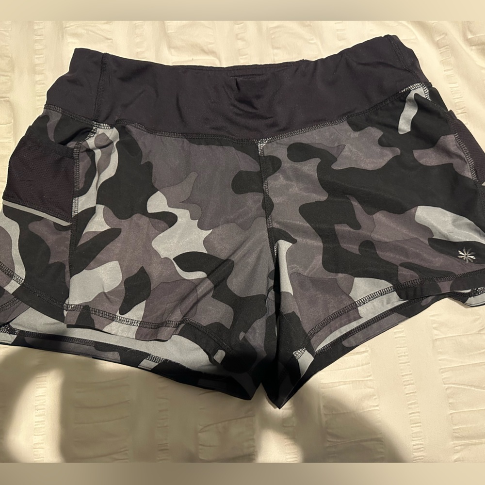 Athleta Run With It Shorts in Black Camo - Medium